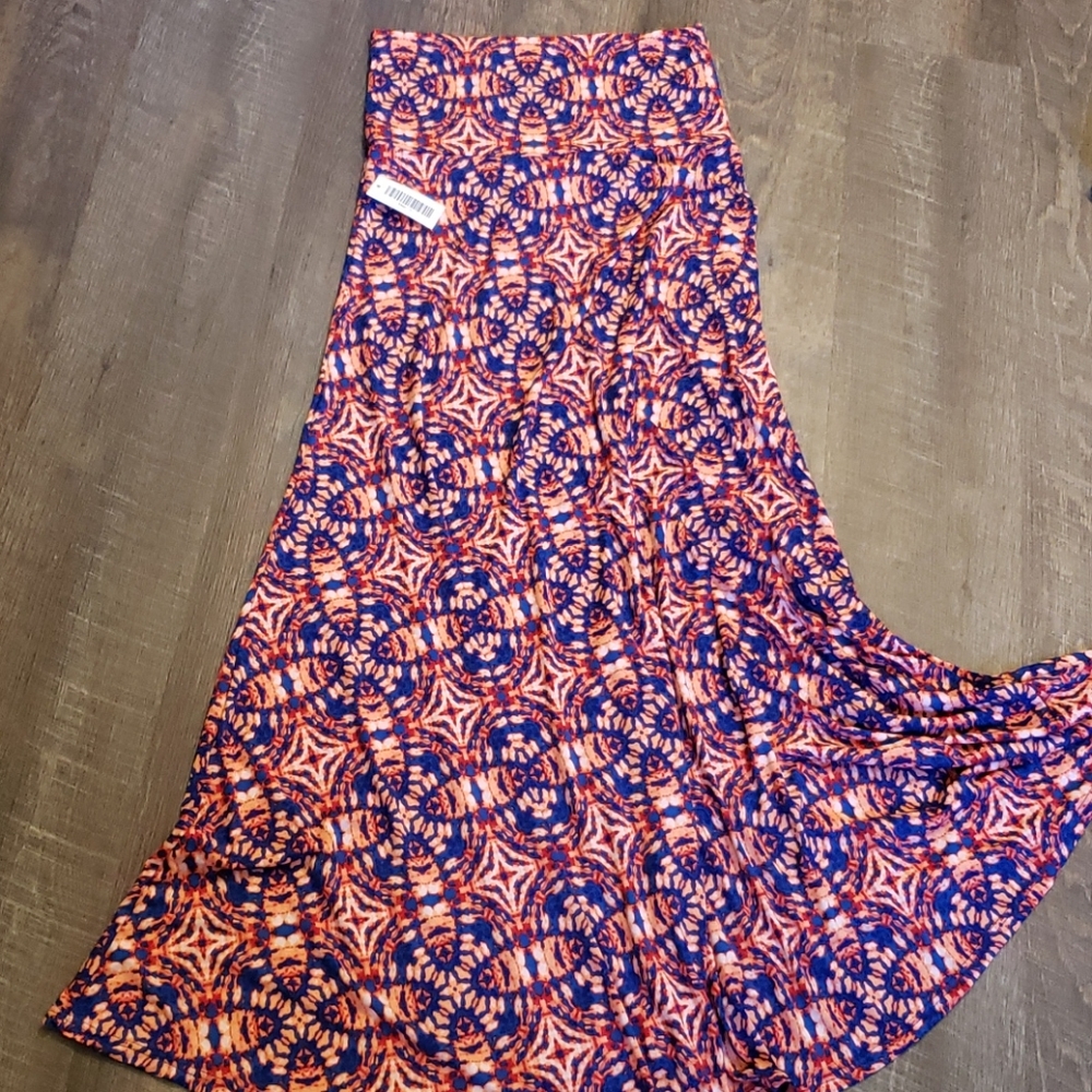 Lularoe maxi skirt nwt. Red blue
